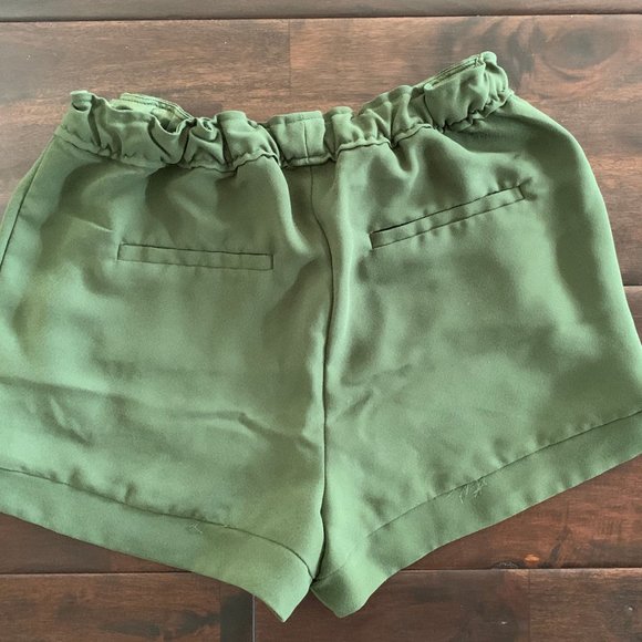 Green RW&CO shorts - Size Small - Picture 2 of 3